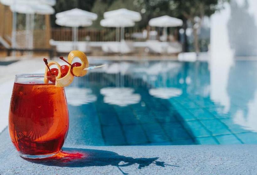 בית מלון כפרי Coralli Seaside Resort