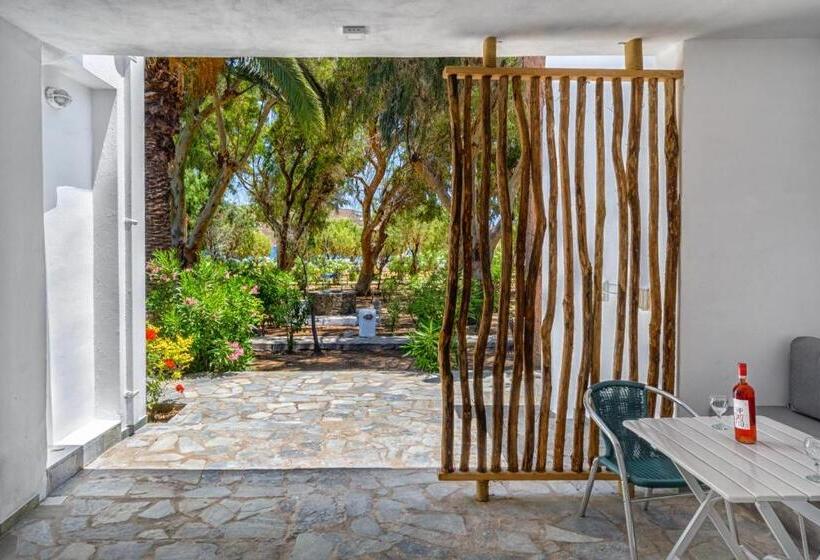 בית מלון כפרי Coralli Seaside Resort