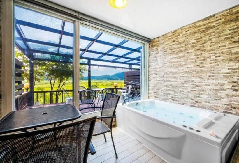 בית מלון כפרי Ganghwado Noeul Spa Pension
