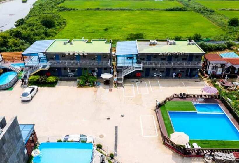 בית מלון כפרי Ganghwado Noeul Spa Pension