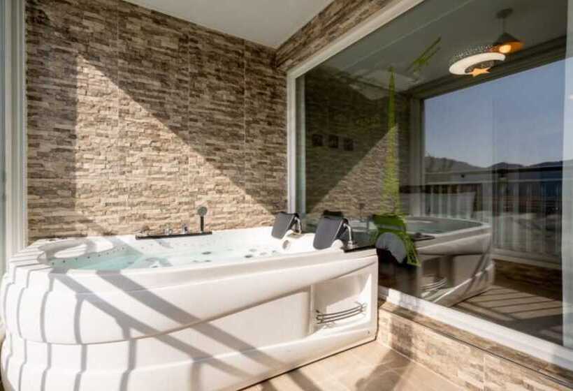 בית מלון כפרי Ganghwado Noeul Spa Pension