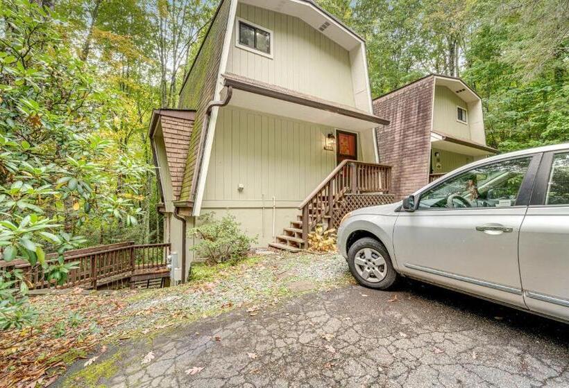 בית מלון כפרי Hemlock Hideaway