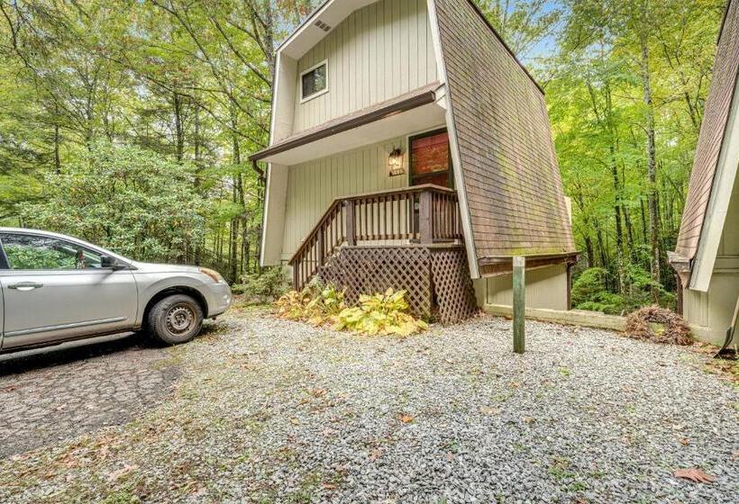 בית מלון כפרי Hemlock Hideaway