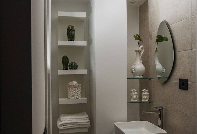 Отель Liolá Cefalù