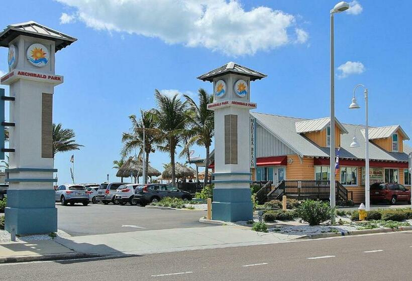 בית מלון כפרי Madeira Beach Yacht Club 329h