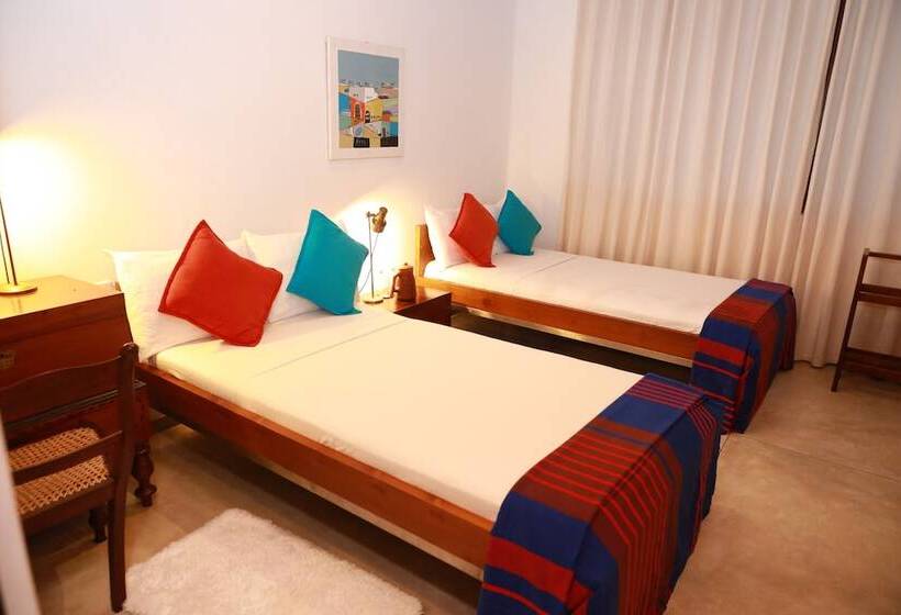 Отель The Bungalow, Makuludola Estate