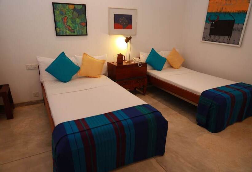 Отель The Bungalow, Makuludola Estate