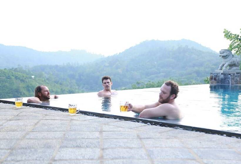 Отель The Bungalow, Makuludola Estate