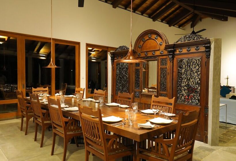 Отель The Bungalow, Makuludola Estate