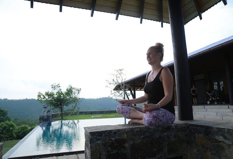 Отель The Bungalow, Makuludola Estate