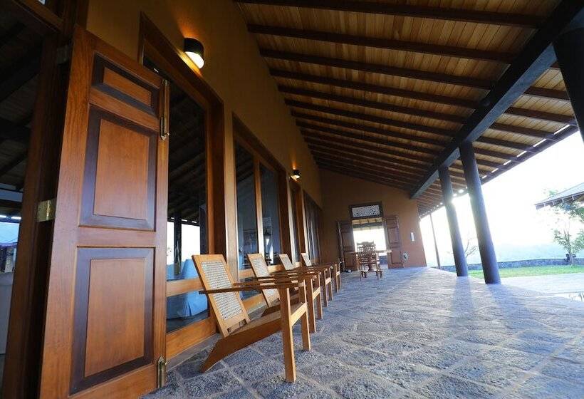 Отель The Bungalow, Makuludola Estate