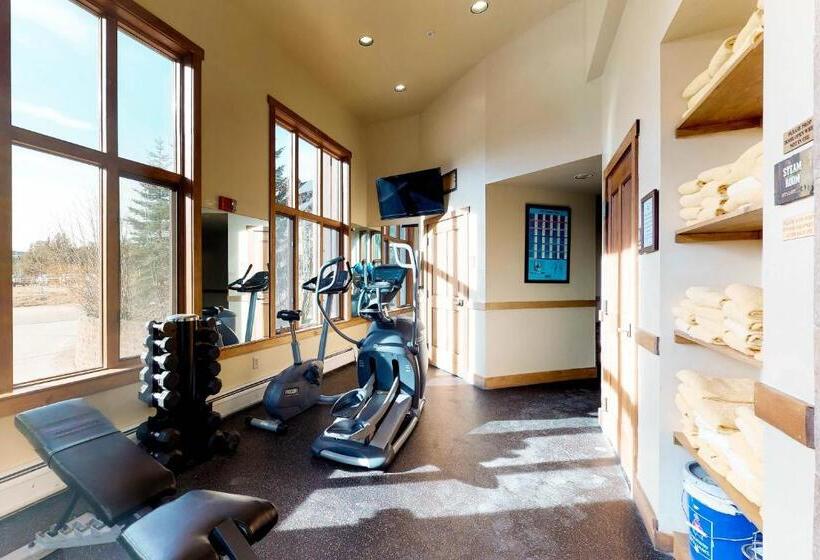 Отель Red Hawk 2276