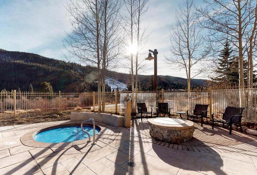 Отель Red Hawk 2276