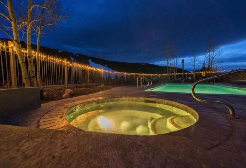 Отель Red Hawk 2276