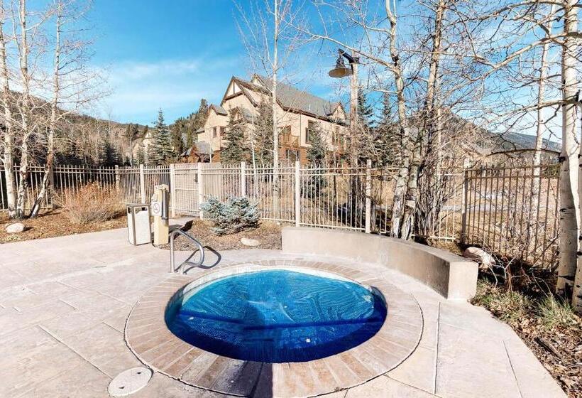 Отель Red Hawk 2276