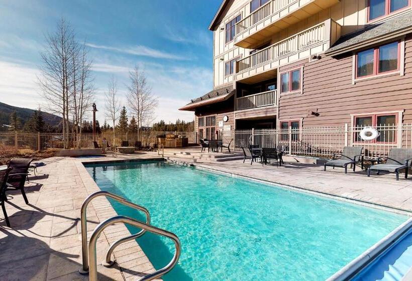 Отель Red Hawk 2276