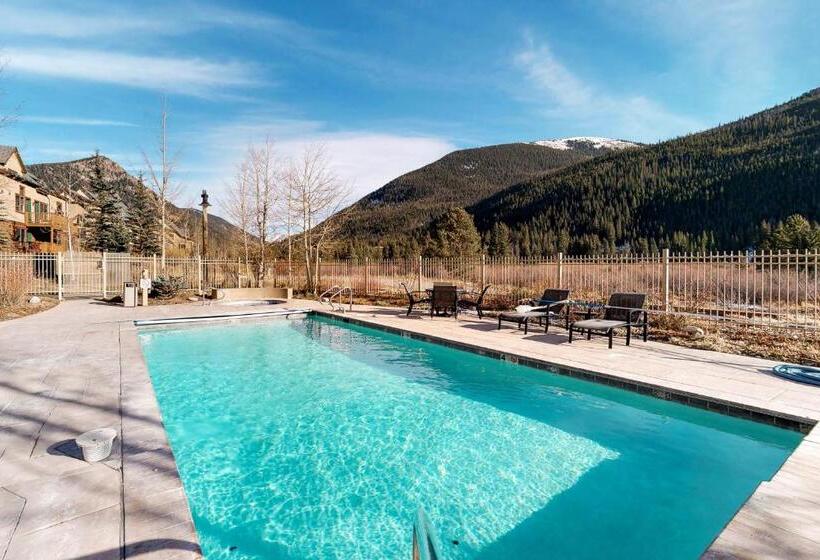 Отель Red Hawk 2276