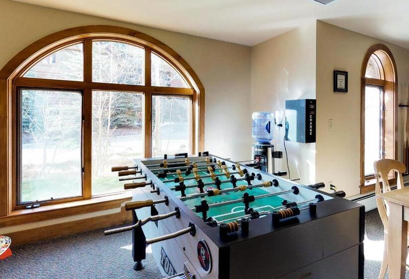 Отель Red Hawk 2276