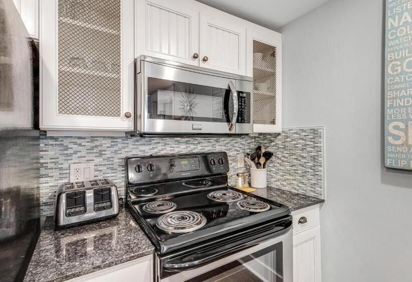 هتل Sandestin Baytowne Wharf 449 Market St Inn