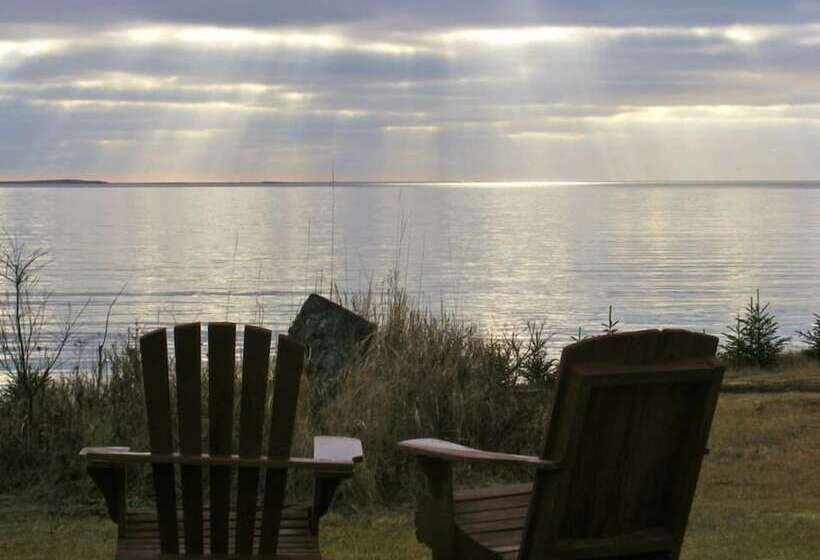 فندق Seawind Landing Country Inn