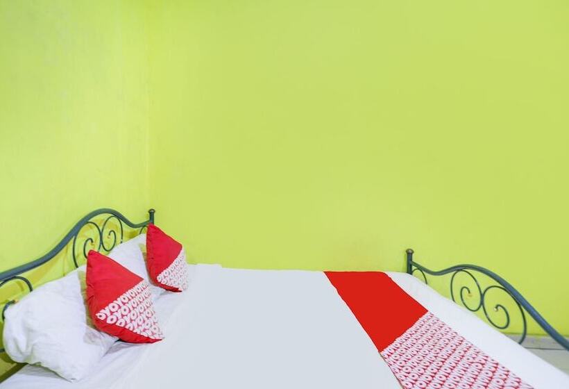 酒店 Spot On 91879 Emes Jaya Homestay