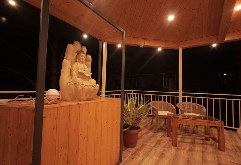 בית מלון כפרי The Woods Retreat