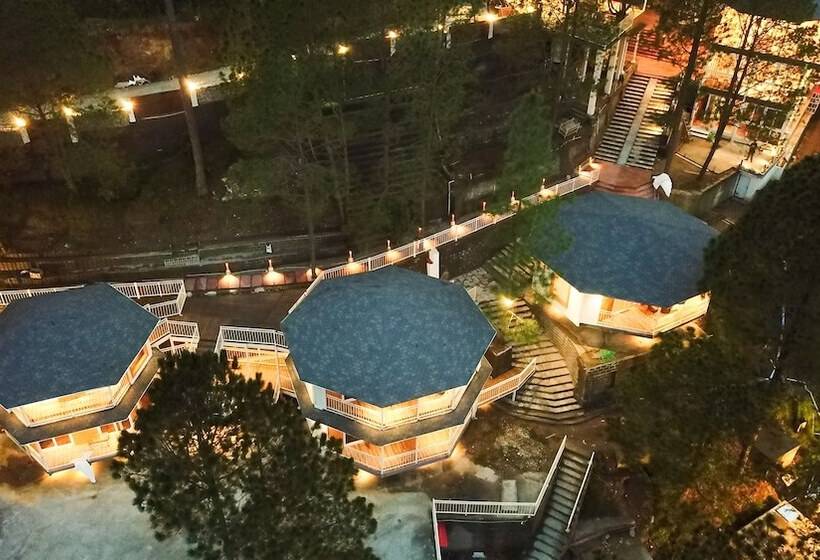 فندق The Woods Retreat