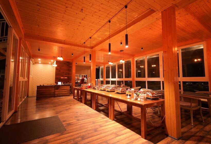 فندق The Woods Retreat