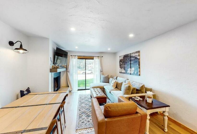 בית מלון כפרי Town & Country