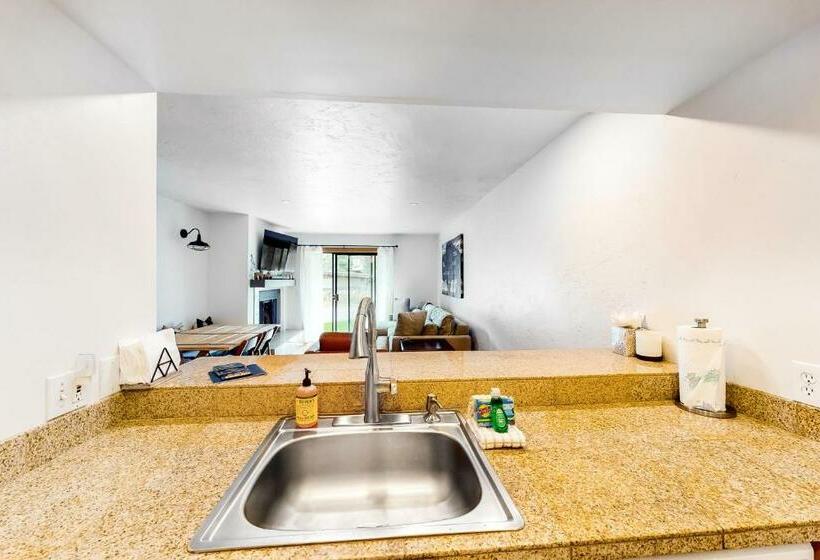 בית מלון כפרי Town & Country