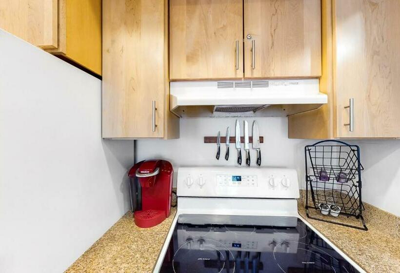 בית מלון כפרי Town & Country