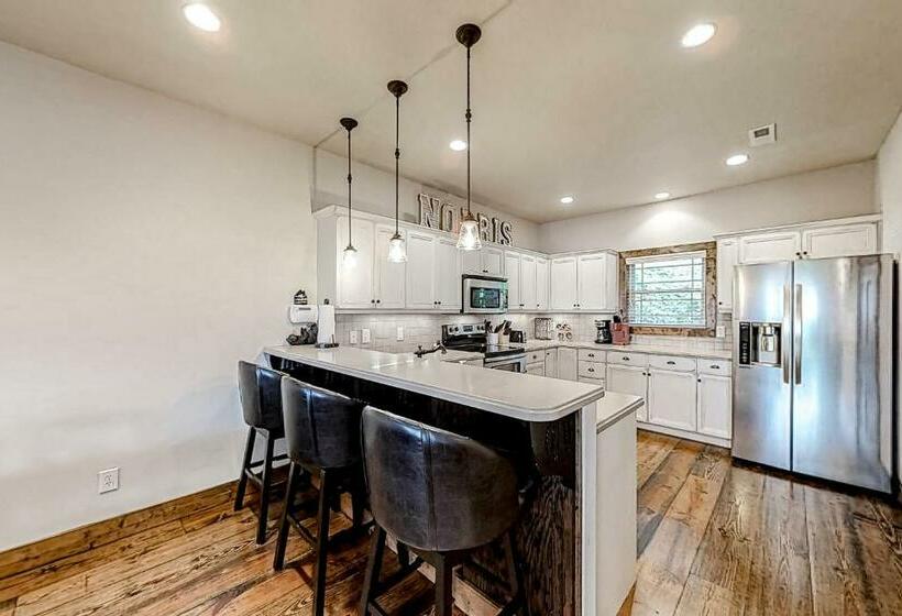 فندق Whisky Waves