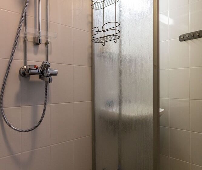 Jeris Hotel & Cabins