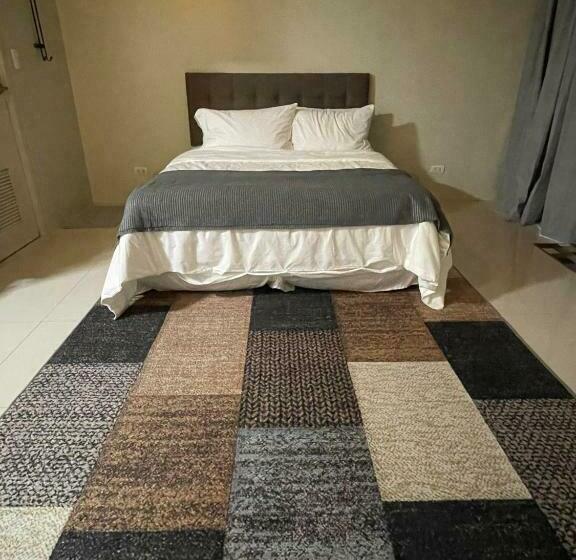 One Palm Tree Villas Short Walk Via Runway Manila Naia T3