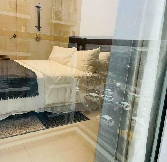 One Palm Tree Villas Short Walk Via Runway Manila Naia T3