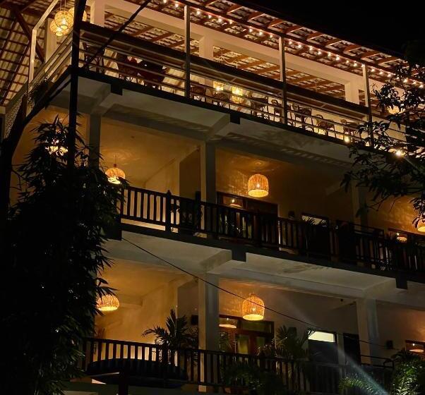 Bed and Breakfast Lucky S Surf Camp