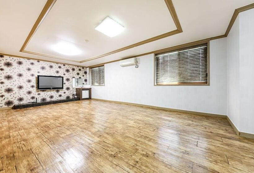 Buan Gyeokpo Chaeseok Resotel Oakville