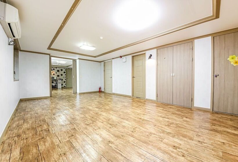 Buan Gyeokpo Chaeseok Resotel Oakville