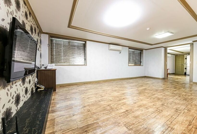 Buan Gyeokpo Chaeseok Resotel Oakville