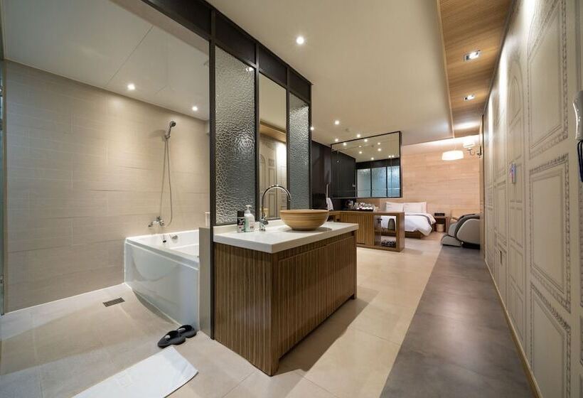 Gimpo Drive In Hotel Laboum