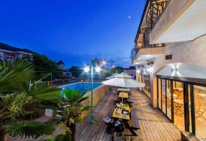Отель Buan Byeonsanbando Provence Pension