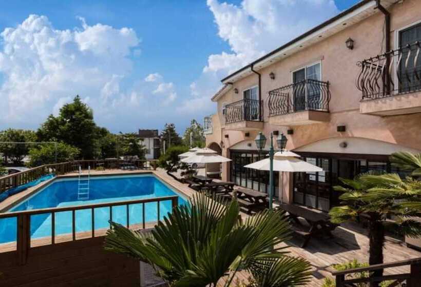 Отель Buan Byeonsanbando Provence Pension