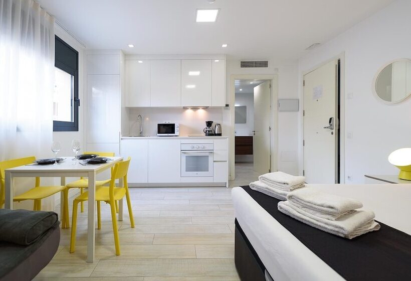 فندق Castell Beach