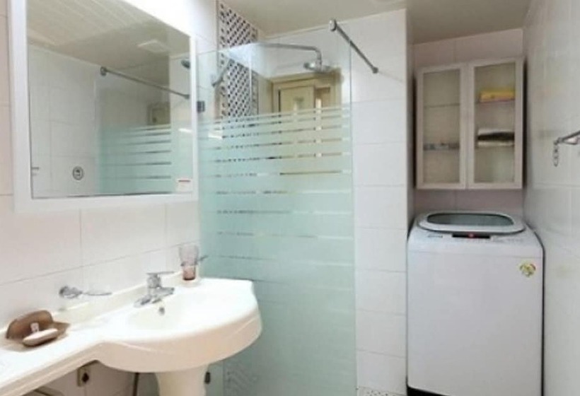 Отель Eulwangri Q House Pension