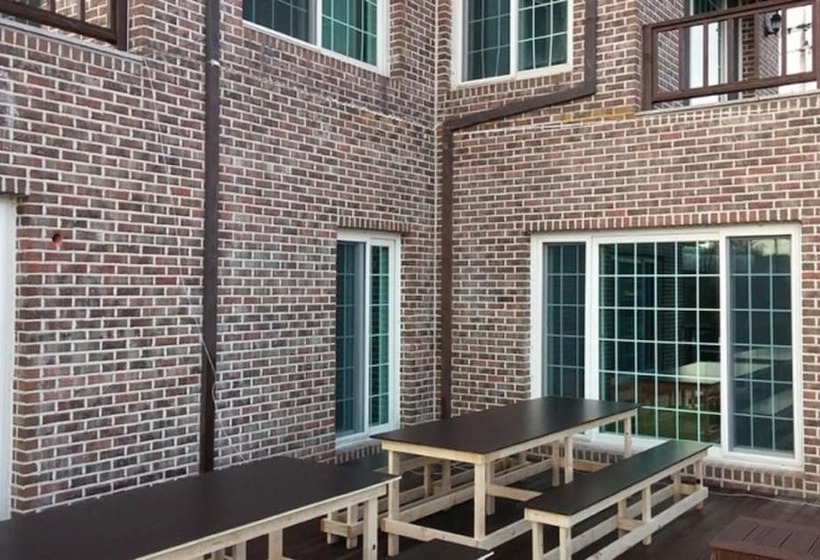 Отель Eulwangri Q House Pension