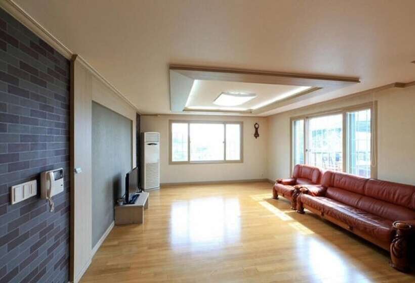 Отель Eulwangri Q House Pension