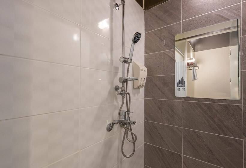 فندق Eumseong Black And White