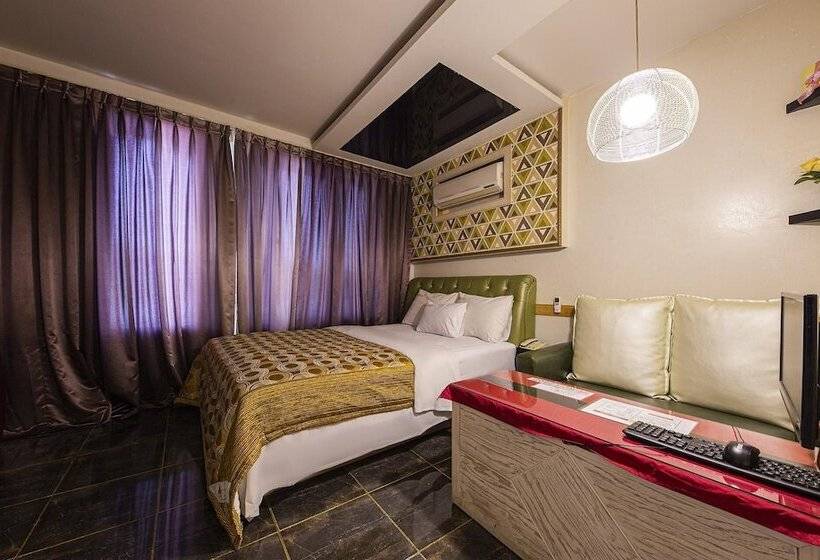 فندق Eumseong Black And White