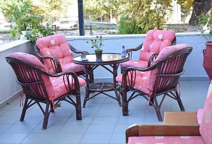 בית מלון כפרי Galanis Studios And Apartments