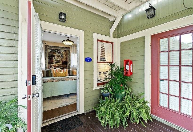 בית מלון כפרי Golden Magnolia Marina Resort